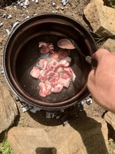 meat cooking in potjie