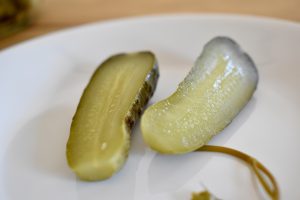 sliced dill pickle