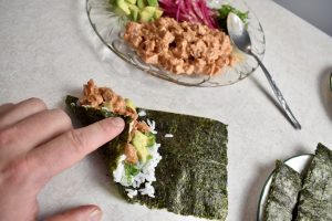 rolling temaki