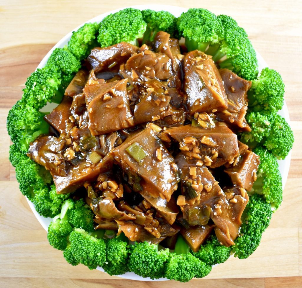 Chinese Style Oyster Mushrooms Braised in Oyster Sauce